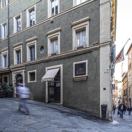 Residenza D'Epoca Le Aquile Bed and Breakfast Siena Exteriör bild
