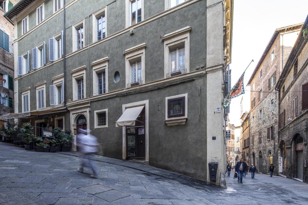 Residenza D'Epoca Le Aquile Bed and Breakfast Siena Exteriör bild