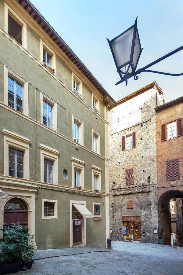 Residenza D'Epoca Le Aquile Bed and Breakfast Siena Exteriör bild